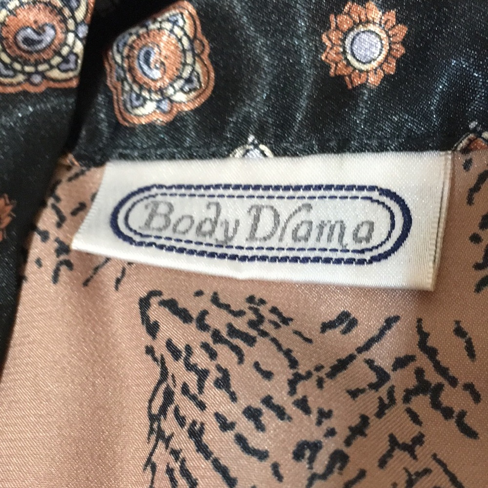 BODY DRAMA NWOT POLYESTER ROBE - Picture 7 of 9